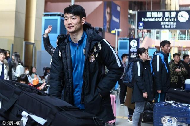 瓜迪奥拉确实让每一位新加入的球队的球员都有所提高，我也从中受益了很多。